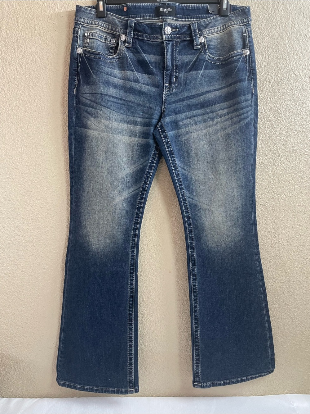 Miss Me Women’s Low-Rise Bootcut Jeans Vintage
Blue Wash Size 34